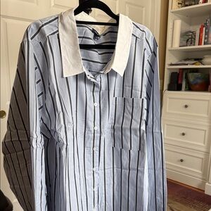 Torrid NWT blue and white stripe button down shirt white cuffs collar. Cute! Sz6